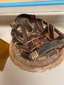 lot 502 image: Kitchen Knife Set, Utensils and Baskets