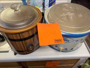 lot 514 image: Pair of Rival Slow Cookers