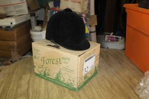 lot 32 image: 2011 Foxwood Forest Riding Hat A10 Size 7 (new in box)