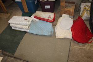 lot 22 image: Lot of (11) Fleece Saddle Pads