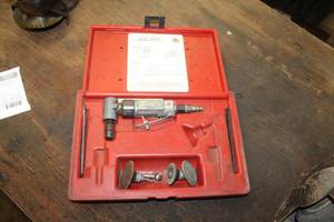 lot 103 image: Mac Tools Pneumatic 14 Anglehead Die Grinder Kit ADG4AHK, Case