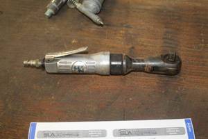 lot 110 image: NH Professional Quality Pneumatic Tools Pneumatic Ratchet
