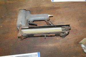 lot 115 image: Paslode Pneumatic Stapler 16GA