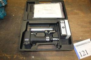 lot 121 image: Campbell-Hausfeld Pneumatic 38 Crown Fine Wire Stapler SN162H, Case