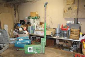 lot 123 image: North American Green SureLock Landscape Stapler