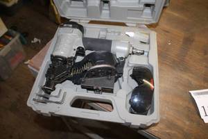 lot 124 image: Porter-Cable Pneumatic Roofing Coil Nailer RN175, Case
