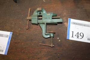 lot 149 image: No. 2 Bench Vise 2