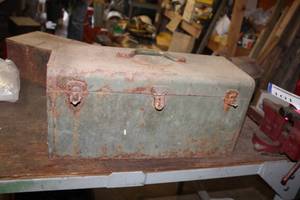 lot 171 image: Metal Tool Box