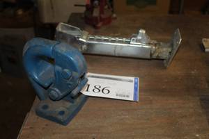 lot 186 image: Pintle Hitch, Ratchet Jack