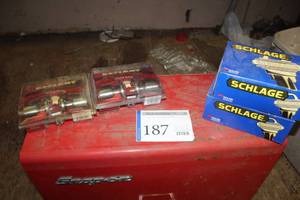 lot 187 image: Lot of (4) House Door Locks - Defiant Keyed Entry (x2), Schlage Privacy Locking Latch Right-Hand (x2)