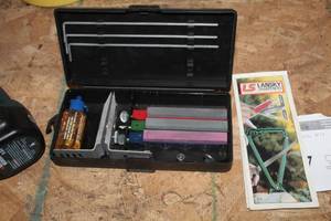 lot 147 image: Lansky Knife Sharpening Kit