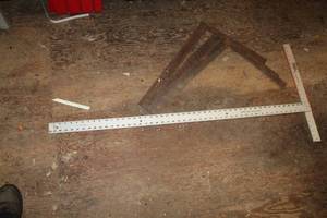 lot 210 image: Lot of (4) Construction Squares - Squares (x3), Master Mechanic Heavy Duty 316 Blade 48x22 T-Square (x1)