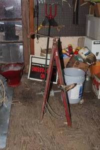 lot 209 image: Tripod Jack