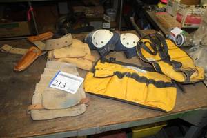 lot 213 image: Tool Belts (x2), Knee Pads (1 pair), BucketBoss Stacker Pockets Bucket Caddy