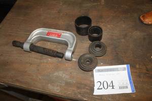 lot 204 image: Bearing Knock-Out Set