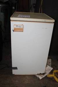 lot 242 image: Danby Diplomat Series Mini Refrigerator