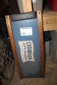 lot 90 image: Champion Wood Shop Floor Creeper