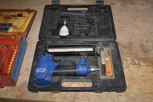 lot 95 image: Campbell-Hausfeld Pneumatic Pin Nailer NB003004, Bostitch 34 Brads 1000-count, Case