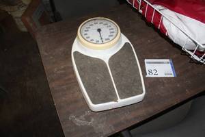 lot 82 image: Vintage Bathroom Floor Scale