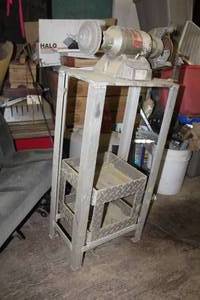 lot 294 image: Wissota Bench Grinder 6 E-33W with Stand