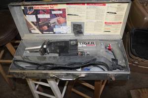 lot 306 image: Porter-Cable Tiger Saw 737, Metal Case