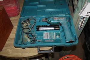 lot 311 image: Makita 9.6V Cordless Drill 8402VD, Battery, Charger, Case