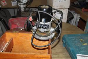 lot 312 image: Craftsman Commercial Router 315.25070, Wood Case