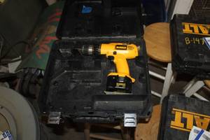 lot 307 image: DeWalt 12V adjustable Clutch Cordless VSR Drill 38 DW953, Battery, Case