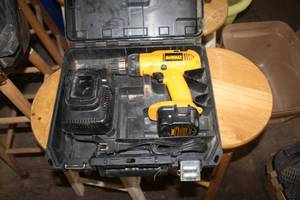 lot 308 image: DeWalt 14.4V VSR Cordless Adjustable Clutch DrillDriver DW954, Battery, Charger, Case