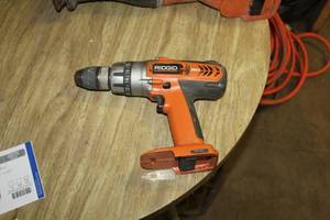 lot 320 image: Ridgid 18V Cordless Drill 12 R841150