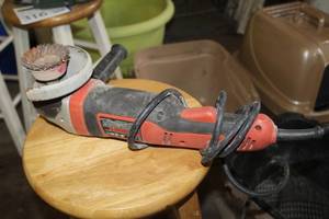 lot 314 image: Black & Decker Grinder 4-12 G950