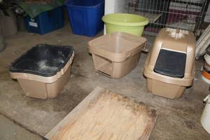 lot 337 image: Lot of (3) Cat Litter Boxes