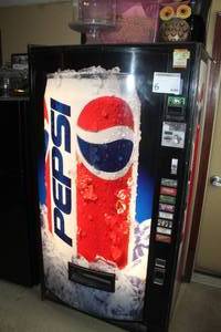 lot 6 image: Pepsi Commercial Soda Can Vending Machine 8-Head with Key
