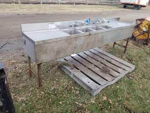 lot 358 image: Commercial Stainless Steel NSF Food Service Grade Quad Sink Counter