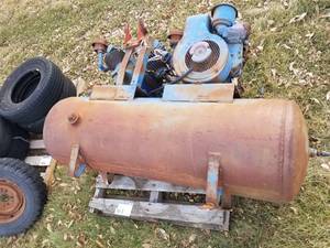 lot 363 image: Wisconsin Air Cooled Air Compressor with Brown Steel Tank