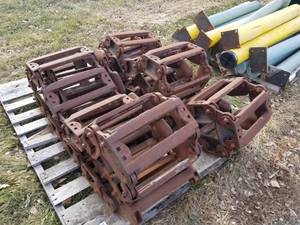 lot 371 image: Lot of (2) Grouser Skid Steer Loader Over-The-Tire Bar Tracks