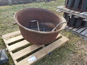 lot 374 image: Metal Cauldron 38