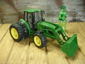 lot 32 image: Ertl John Deere 7430 Tractor Loader