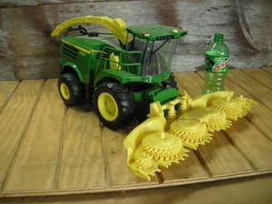 lot 35 image: Tomy John Deere 8600 Forage HarvesterChopper