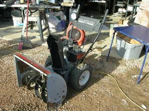lot 1 image: MTD Yard Machines Gold Series Snowblower