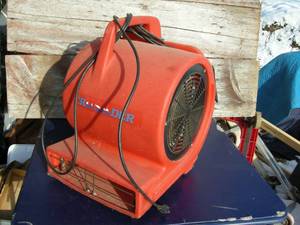 lot 2 image: Crusader 3500 Air Mover Floor Fan