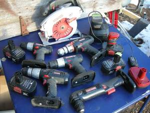 lot 27 image: Craftsman 19.2v Cordless Tool Group