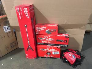 lot 7 image: Assorted Milwaukee Tools open boxes in like new condition customer returns