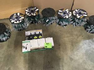 lot 8 image: Lot of assorted Christmas lighting and accessories see pictures