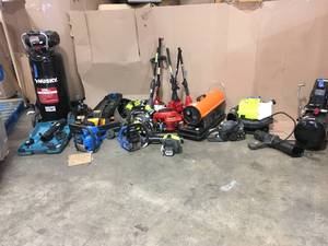 lot 32 image: Pallet with assorted indooroutdoor used tools customer returns see pictures