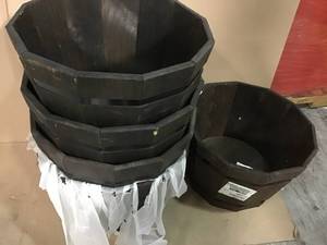 Lot of four 22.44 in. Dia x 14.96 in. H Rustic Oak Resin Whiskey Barrel Planter&nbsp&nbspin good condition&nbsp