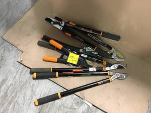 Fiskars 2 in. Cut Capacity Titanium Coated Steel Blade, 24 in. Anvil Ratcheting Lopper&nbsp&nbspin good condition&nbsp