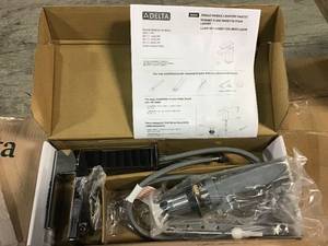 Modern Single Hole Single-Handle Bathroom Faucet in Chrome&nbsp&nbspin good condition&nbsp