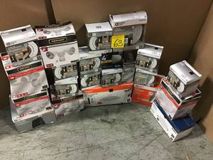 MIX LOT OF Slim Spot 4in. 3000K New Construction and Remodel Canless Recessed Integrated LED Kit for shallow ceiling&nbsp&nbspin good condition&nbsp
