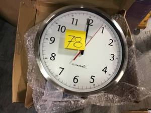 UltrAtomic 14 in. Round Atomic Analog Wall Clock in Silver by La Crosse Technology&nbsp&nbspin good condition&nbsp
